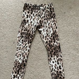 2 patterned leggings